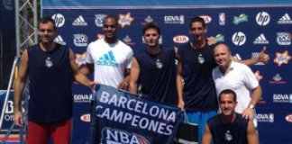 L'equip "84" celebra la victòria amb l'NBa Aaron Affalo