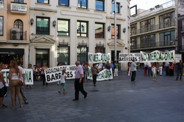 El Ple dóna llum verda al Mercadona de Mas Ram tot i les protestes del barri