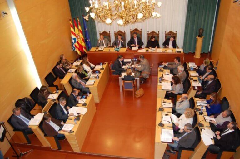 Les ajudes als llibres de text i la independència tornen al Ple municipal