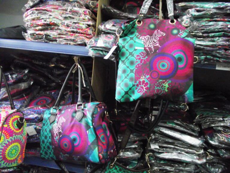 La policia intervé productes falsificats de Desigual per valor de 185.000 euros a Badalona