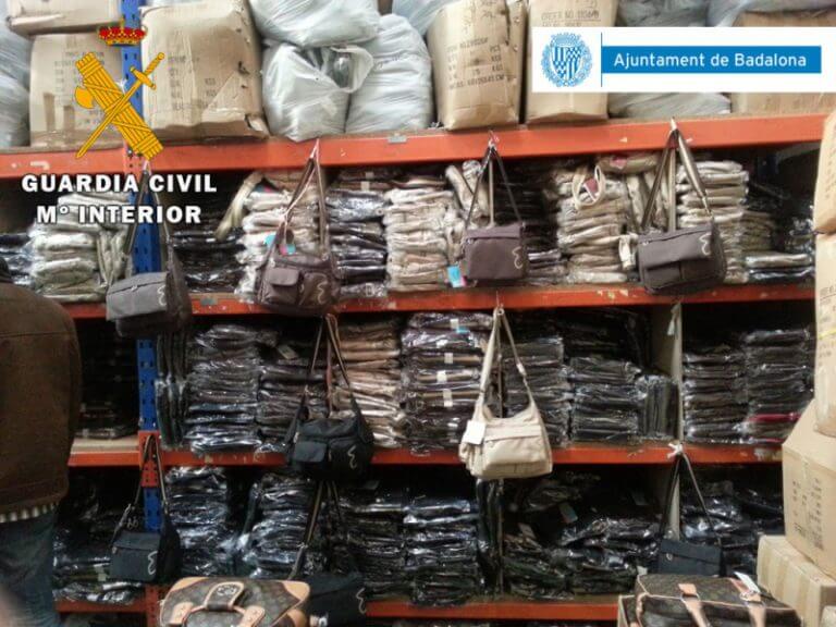 La policia intervé articles falsificats a Badalona per valor d’1,7 milions d’euros