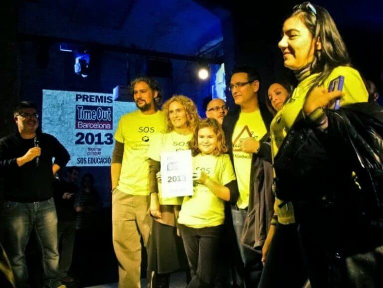 Una estudiant badalonina recull el premi a SOS Educació com a millor iniciativa ciutadana