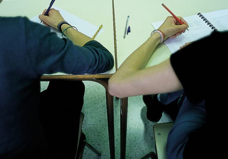 Alumnes de Batxillerat donen suport educatiu a infants de Primària