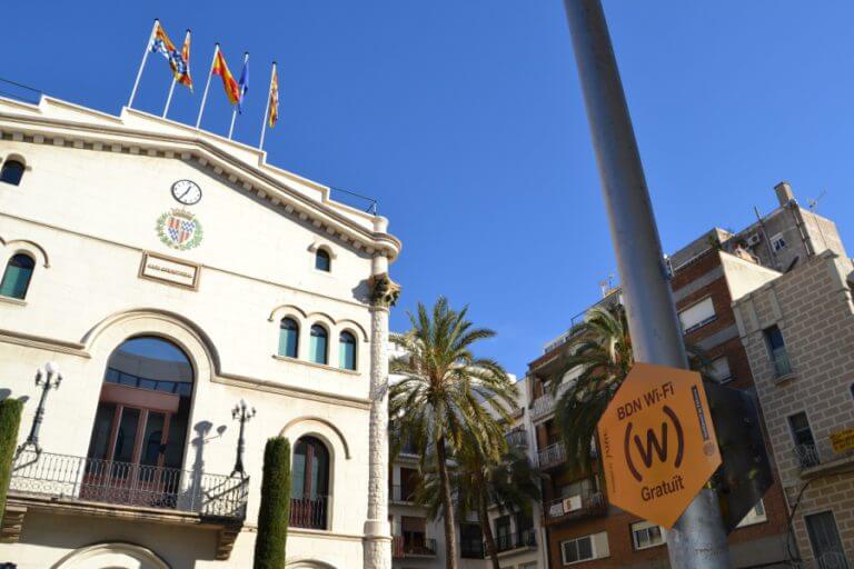 La plaça de la Vila s’estrena com a espai de Wi-Fi pública i gratuïta