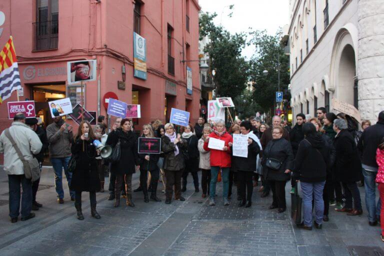Badalona es posiciona contra la nova llei ‘popular’ de l’avortament