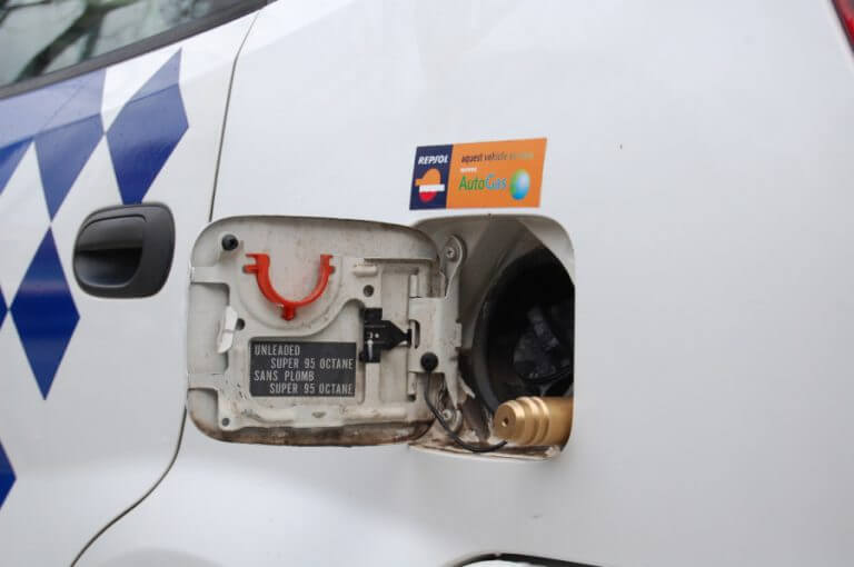 L’Ajuntament i Repsol acorden impulsar l’ús de l’AutoGas a Badalona