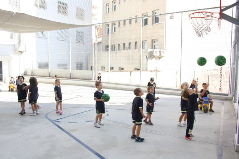 Ajuntament i Generalitat guien les famílies en el procés de preinscripció escolar