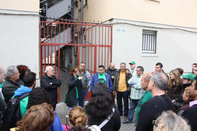La PAH atura un desnonament a Sant Roc i negocia la condonació per una família