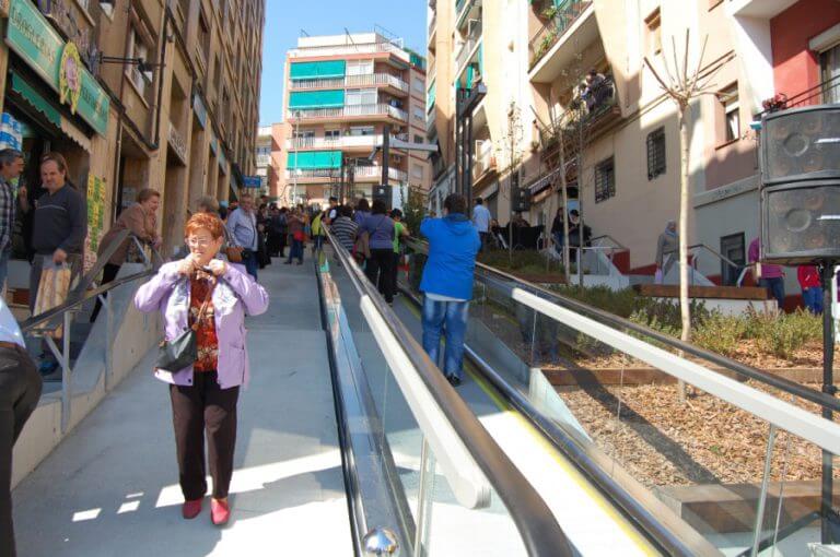 El barri de Sant Crist estrena les primeres rampes mecàniques de la ciutat