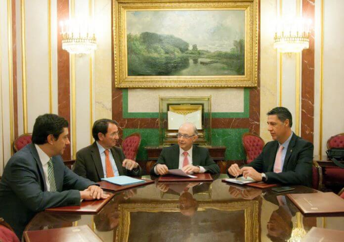 Alcalde reunió amb ministre Cristobal Montoro.jpg