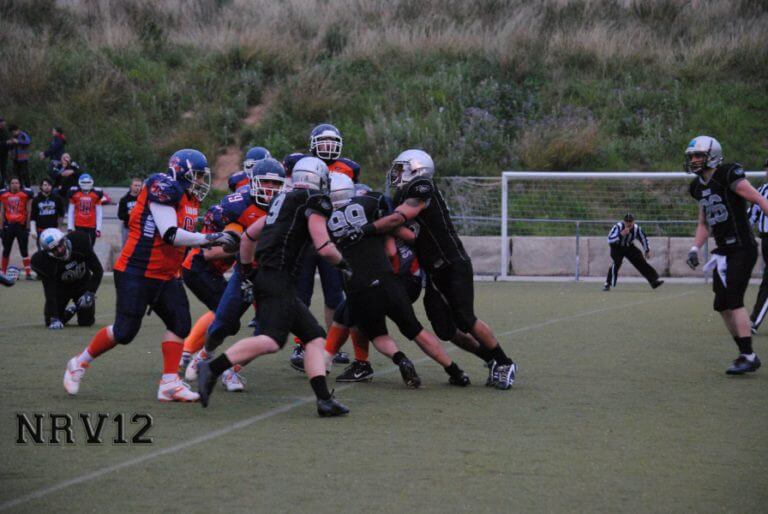 Badalona Dracs continua líder després de vèncer a Granada Lions
