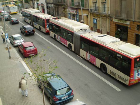 Para d'autobusos metro.jpg