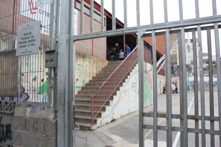 El govern local assegura que reformarà l’escola d’adults de Lloreda