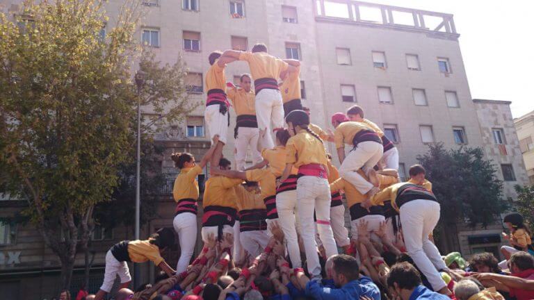 Els Castellers de Badalona conquereixen el 5de7 a casa