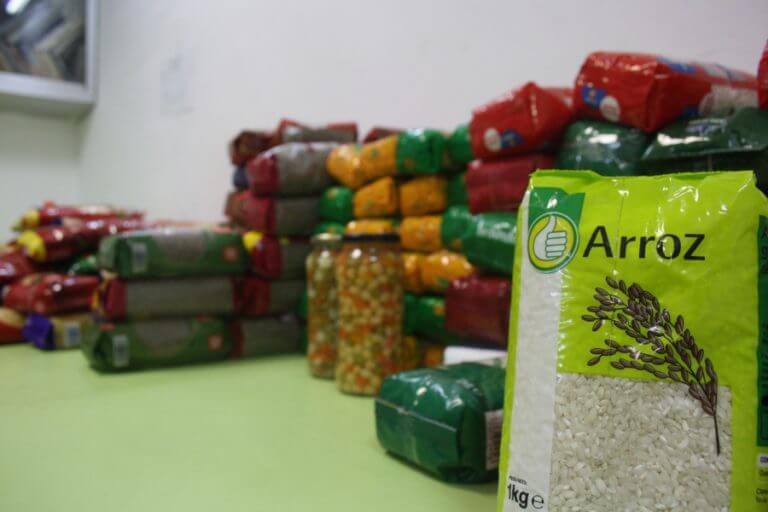L’AVV Juan Valera prepara 4.000 quilos de productes per donar-los al Banc dels Aliments