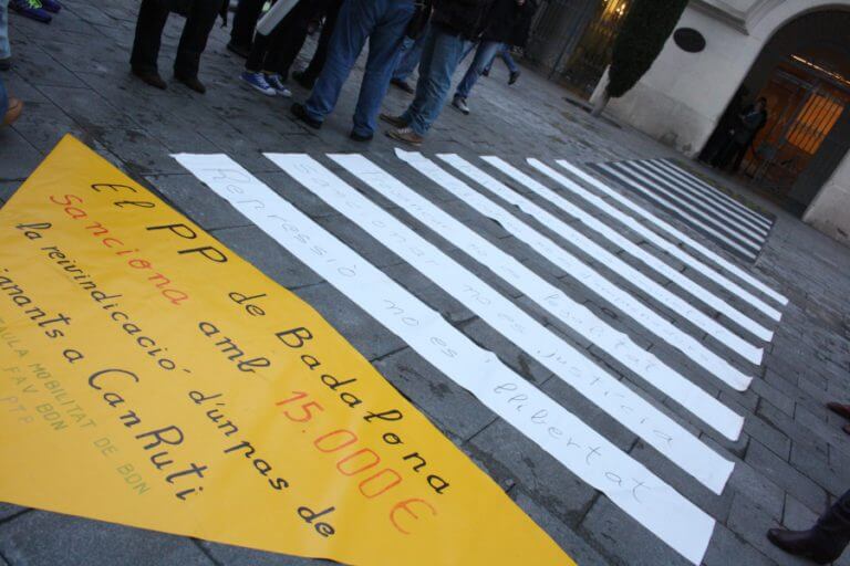 El Ple demana retirar la multa de 15.000€ als membres de la Taula de la Mobilitat