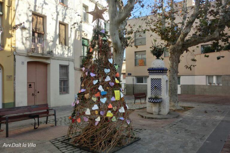 S’instal·la un arbre dels desitjos a la plaça Constitució