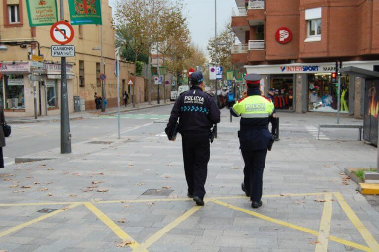 Guàrdia Urbana i Mossos reforcen la vigilància dels eixos comercials durant el Nadal