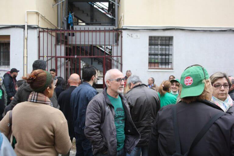 La PAH deté ‘als despatxos’ el desnonament d’un jove i dos menors a Sant Roc