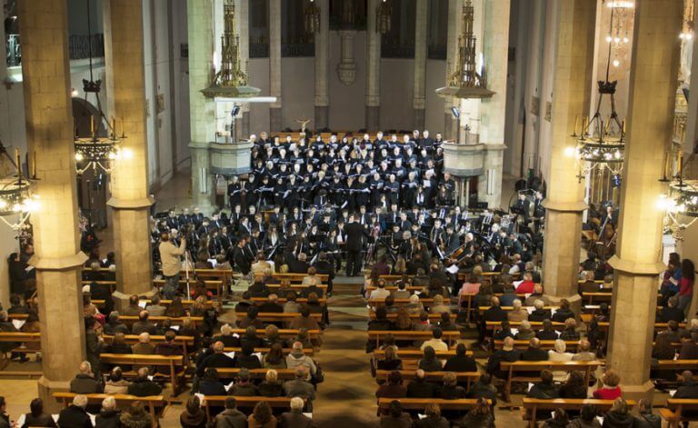 L’Orfeó i l’Escola de Música Moderna canten per La Marató
