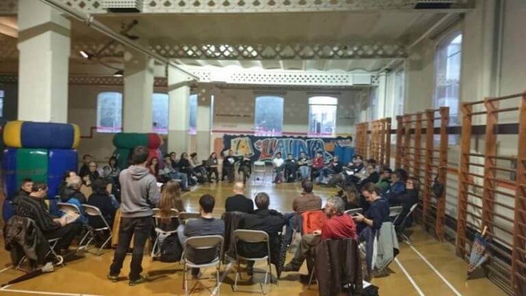 Un centenar de persones posen el marxa el projecte polític de Crida per Badalona