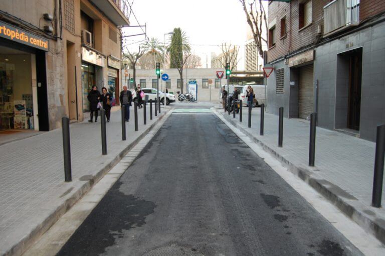 El carrer Pi i Gibert de Llefià reobre després de mesos de reforma