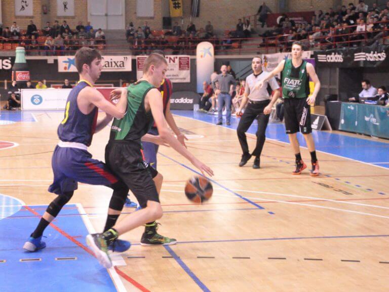 Diversió amb encert i defensa (106-33)