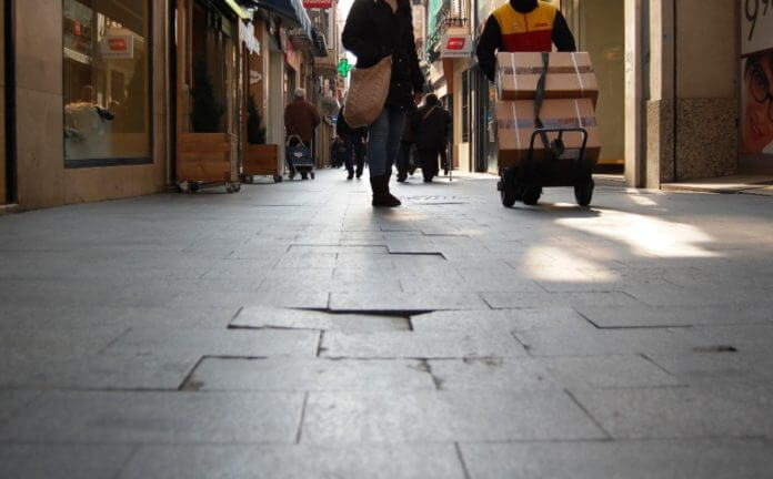 Carrer de Mar - paviment.JPG