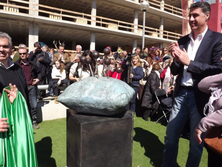 S’inaugura l’escultura en memòria a les víctimes de la fàbrica Haissa