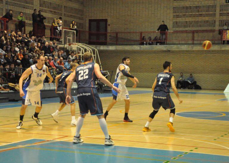 El Burgos domina al Joan Busquets (51-77)