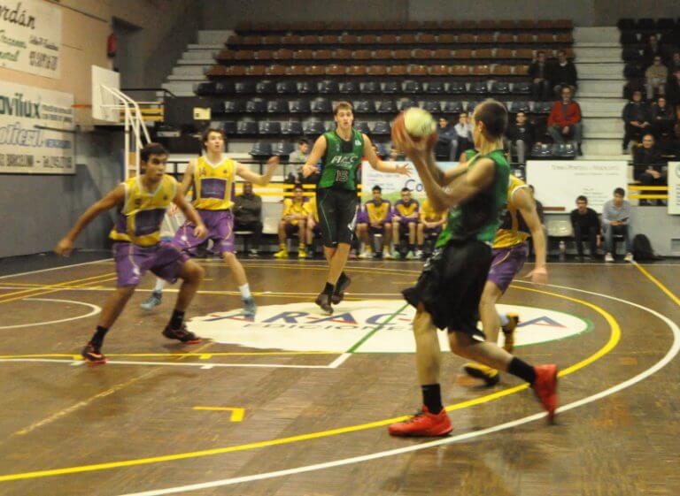 La Penya no culmina i el Sant Josep treu les urpes (71-72)