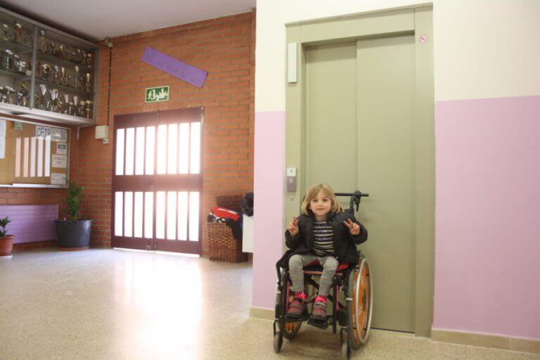 L’escola Baldiri Reixac estrena el seu reivindicat ascensor