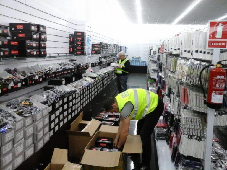 Intervinguts prop de 15.000 productes falsificats a un establiment de La Mora