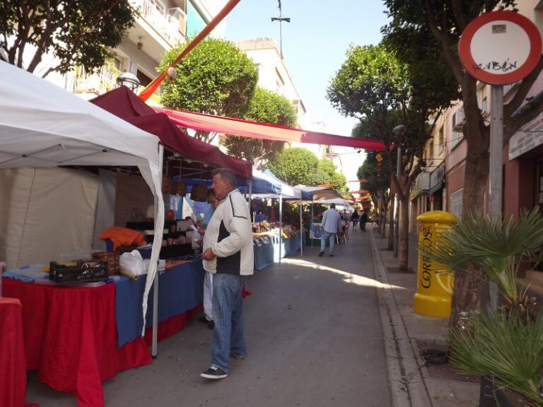 Comericants de Llefià i La Salut surten al carrer per les Festes de Maig