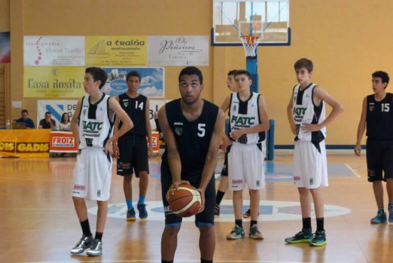 L’Estudiantes aparta la Penya de les semifinals (83-64)