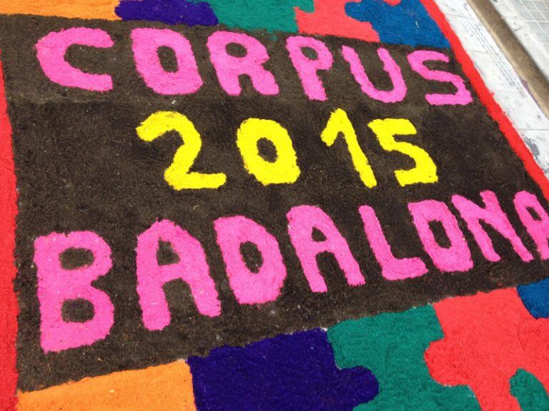 La Festa del Corpus omple de catifes de flors els carrers de Dalt la Vila