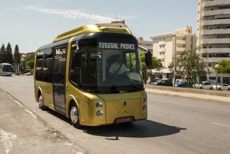 TUSGSAL prova un minibús 100% elèctric