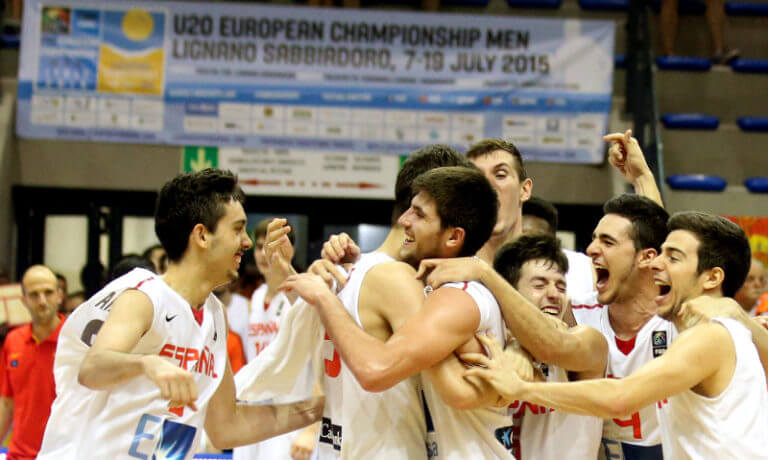 Abalde i Hernangómez mostren el camí de la final (70-61)