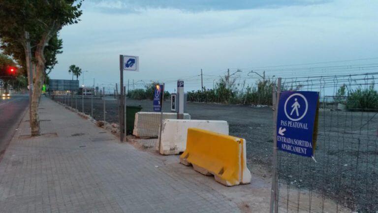 L’Ajuntament habilita un espai d’aparcament al terreny dels antics bars musicals de Canyadó