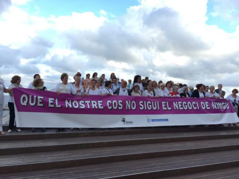 Badalona es lliga de mans contra l’explotació sexual i el tràfic de persones