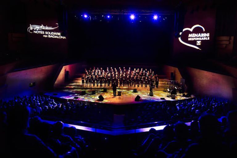 L’Auditori de Barcelona s’omple per gaudir del gospel i donar suport a tres entitats de Badalona
