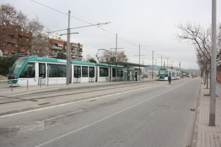 Badalona estudia perllongar fins al Port les línies del Trambesòs que acaben a Sant Adrià