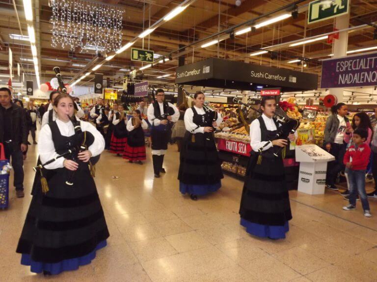 L’Agrupació Gallega Agarimos recapta 2.000 quilos d’aliments