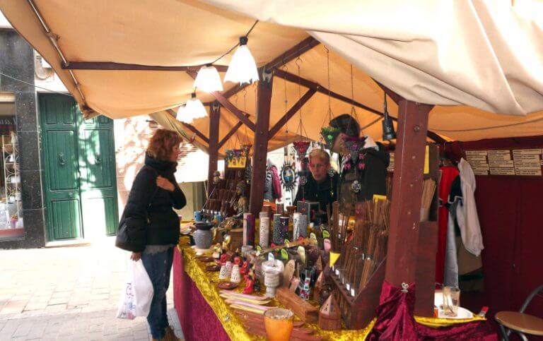 La Fira Medieval del Passeig de La Salut arriba a la setena edició