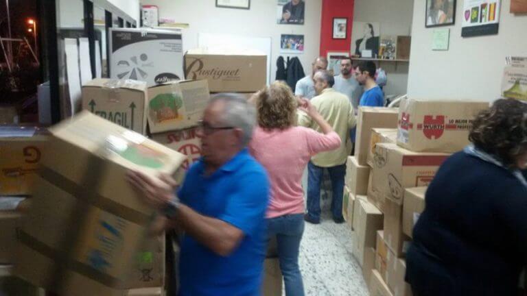 Una entitat badalonina envia prop de 5.000kg de roba, menjar i medicaments als refugiats del Sàhara