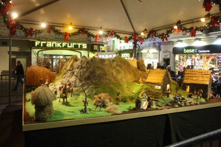 El pessebre recupera el centre de la plaça de la Vila