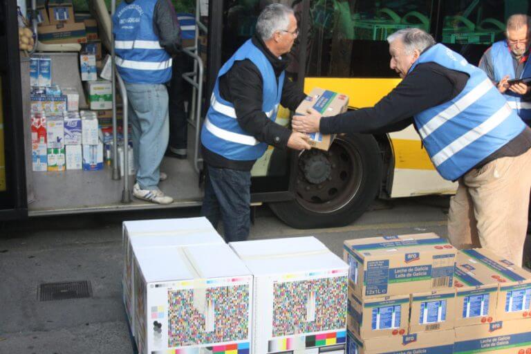 TUSGSAL i la seva plantilla entreguen 5.000 quilos de menjar al Banc d’Aliments de Badalona