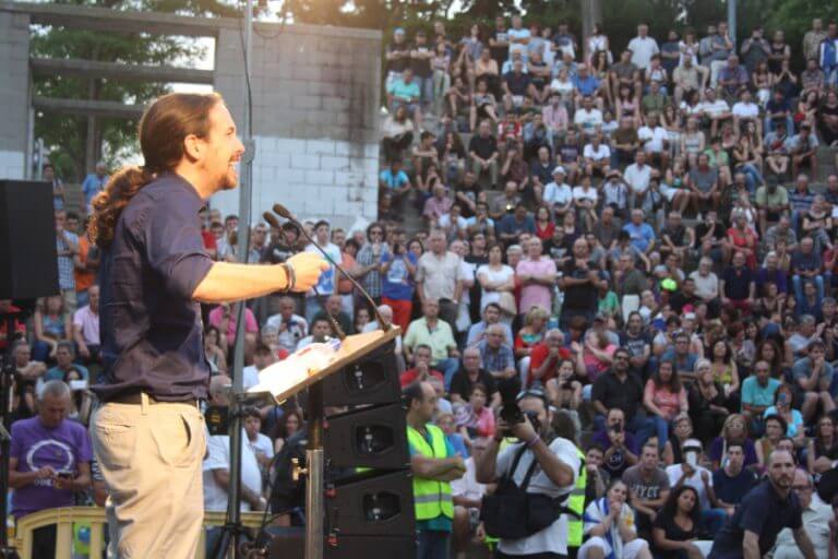 Pablo Iglesias, Ada Colau i Garcia Albiol busquen el vot a Llefià i La Salut