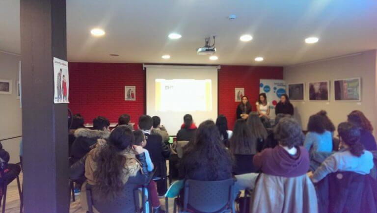 Universitaris faran acompanyament individualitzat a joves de Badalona amb dificultats socials