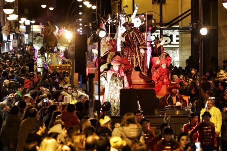 Unes 150.000 persones van viure la Cavalcada de Reis a peu de carrer